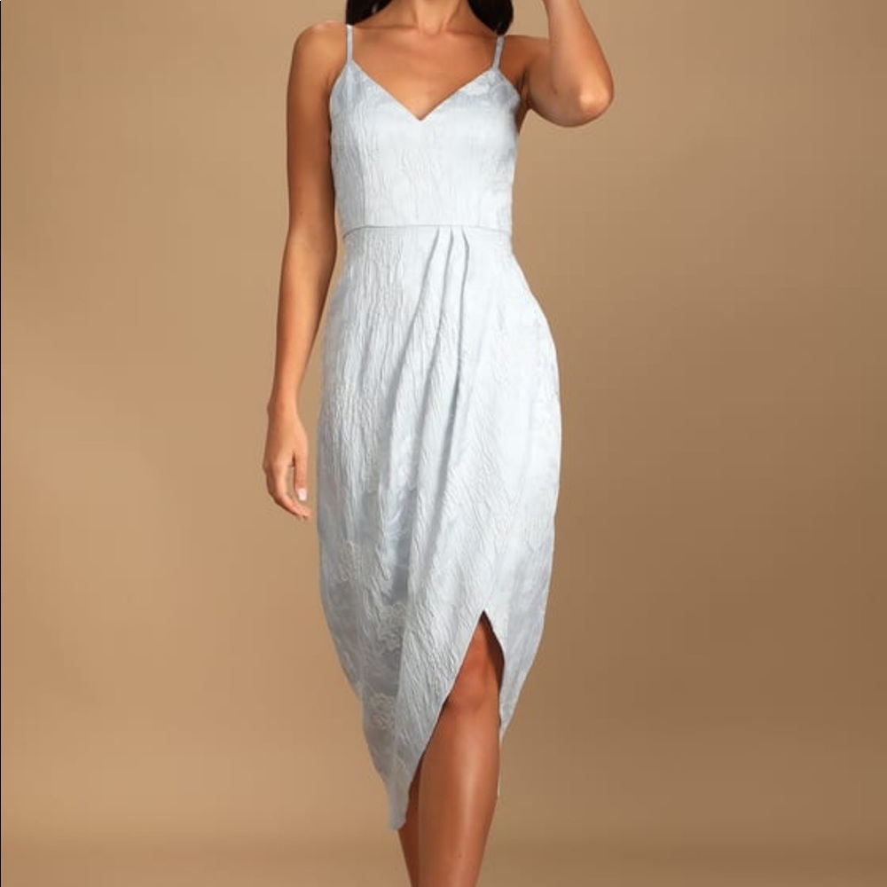 Lulu’s dusty blue midi dress